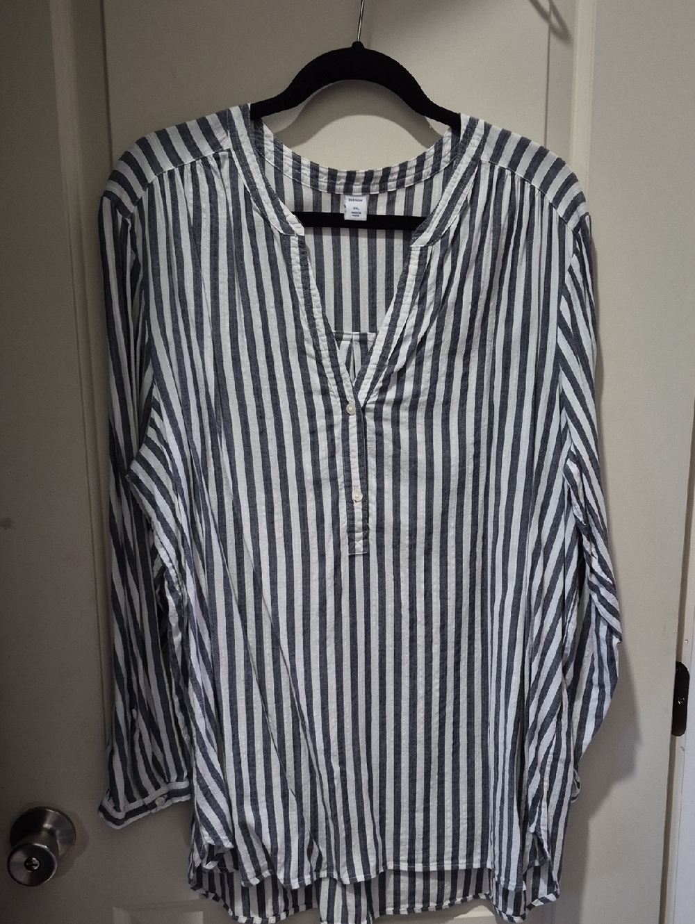 Old Navy Long-Sleeve Button-Front Shirt - White & Gray Stripes